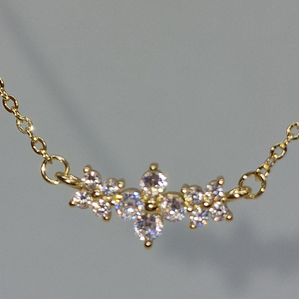 Floral Necklace 18k gold