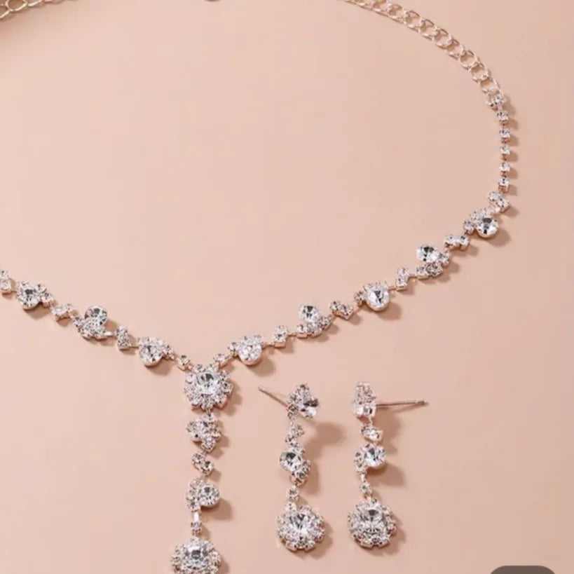 Luxe Jewelry Set: Rhinestone Pendant & Earrings